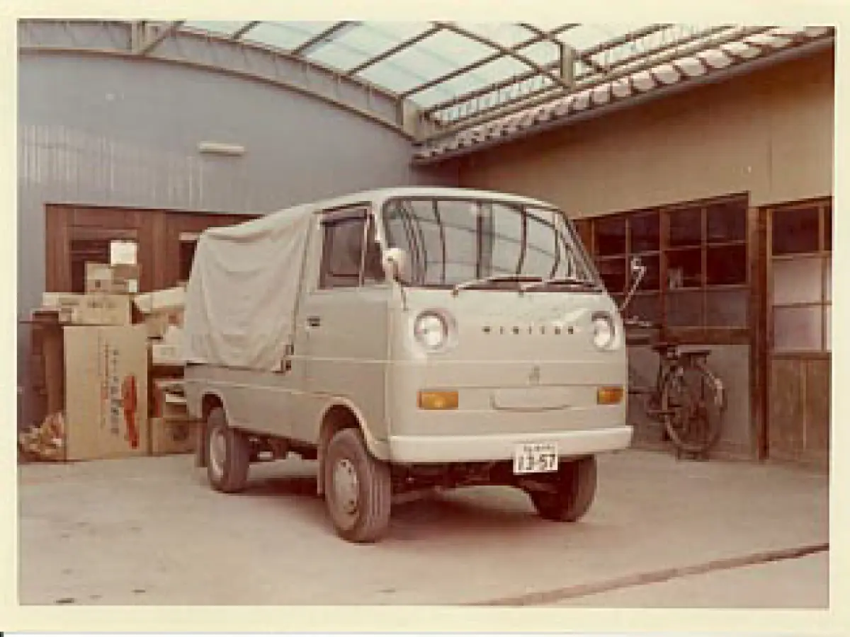 1968年当時の倉庫と配送用トラック